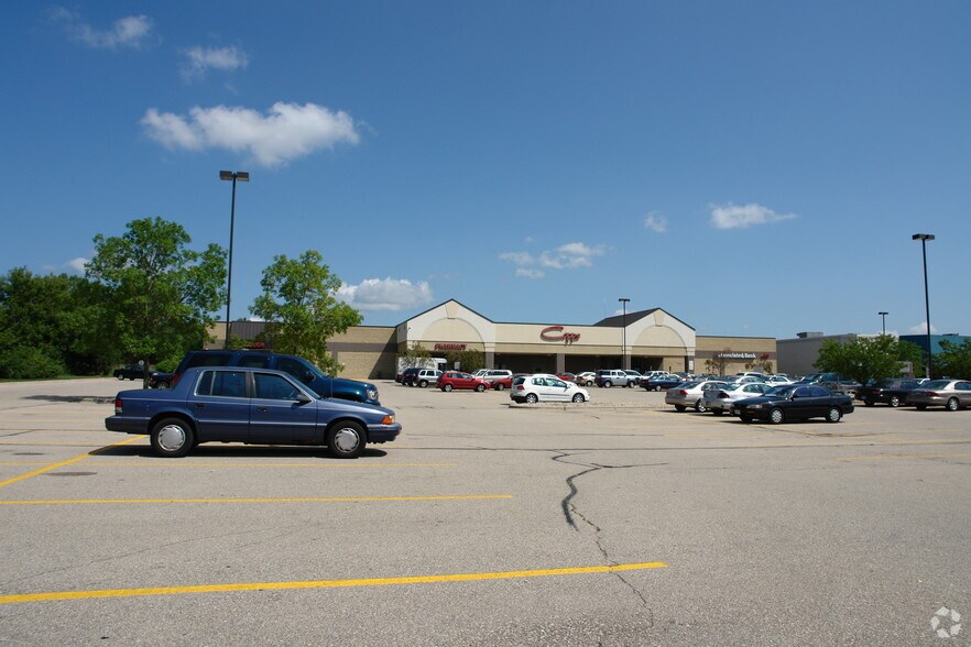 More Photos Of 2502 Shopko Dr, Madison Supermarket For Lease