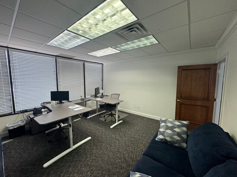 More Photos Of 2215 3rd St S, Jacksonville Beach Office For Lease