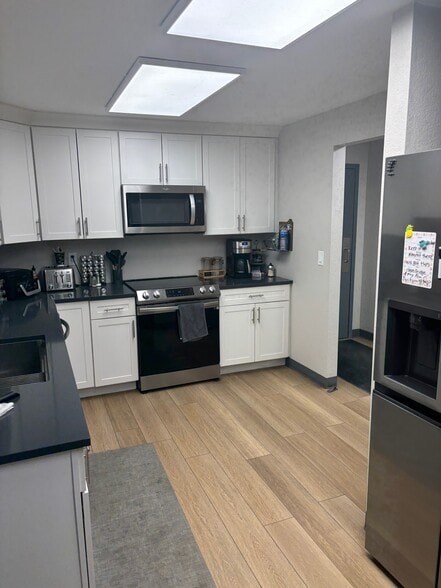 More Photos Of 995 W Iliff Ave, Denver Manufacturing For Lease