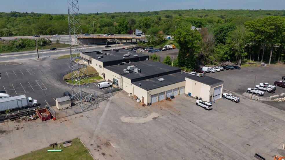More Photos Of 1320 Eddie Dowling Hwy, Lincoln Showroom For Sale