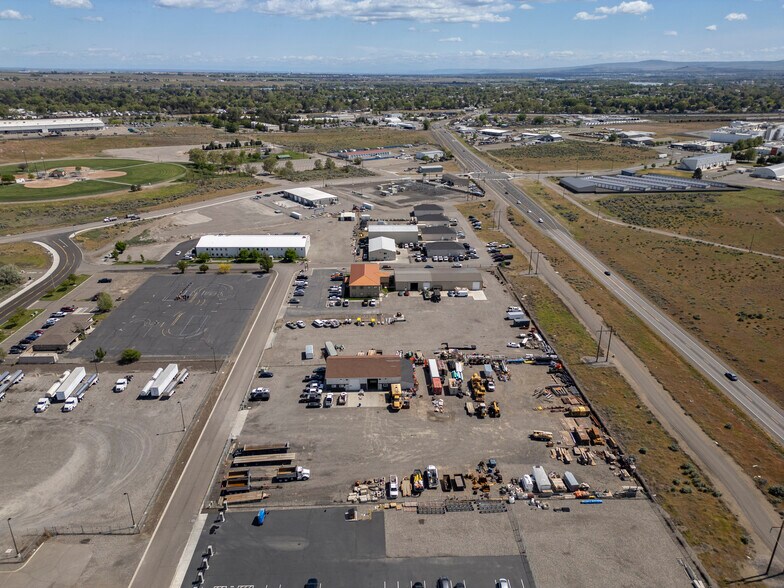 More Photos Of 2213 Henderson Loop, Richland Warehouse For Sale