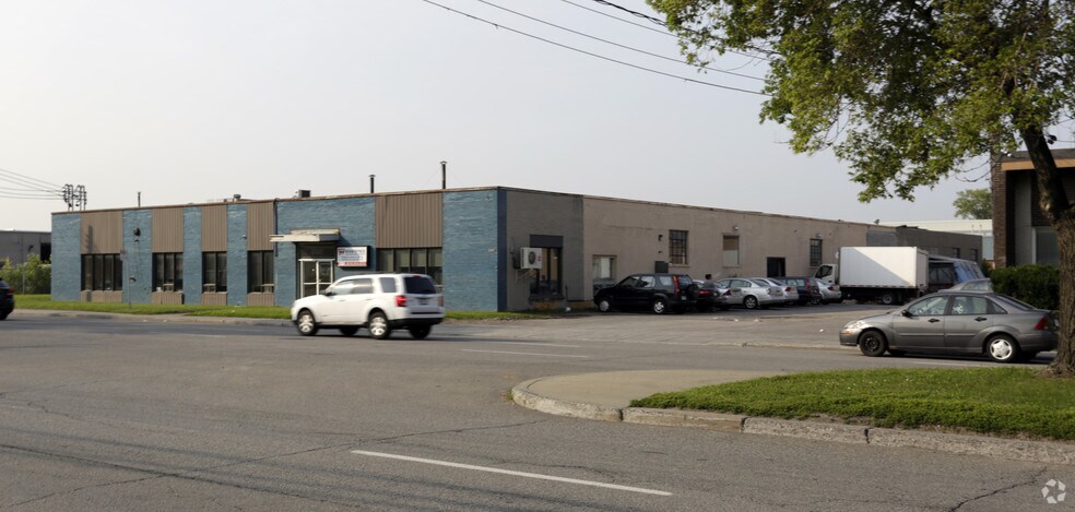 More Photos Of 9820 Boul Ray-Lawson, Montréal Warehouse For Sale
