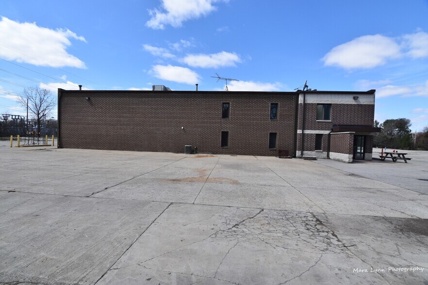 More Photos Of 1041 Trine Ct, St Charles Manufacturing For Lease