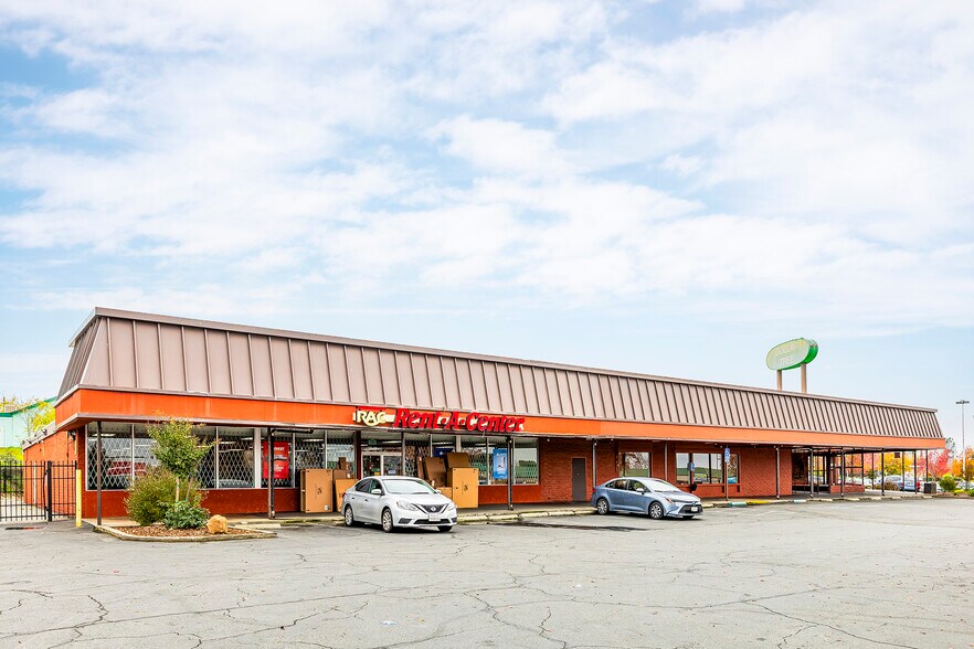 More Photos Of 1815-1985 Oro Dam Blvd E, Oroville Department Store For Sale