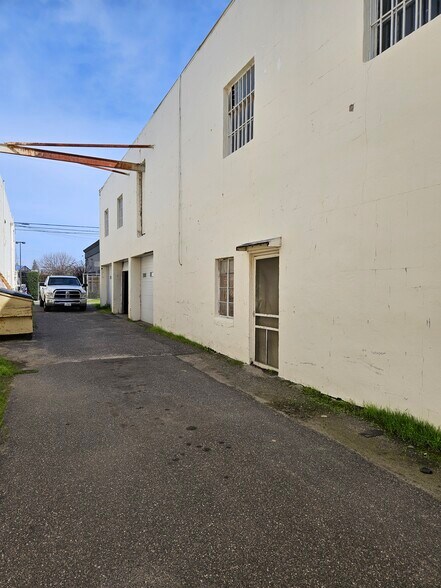 More Photos Of 1326 9th St, Modesto Storefront For Sale