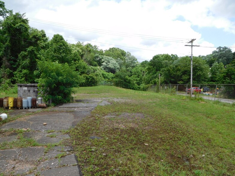 More Photos Of 212 Flint St, Clarksburg Service For Lease