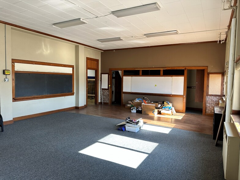 More Photos Of 210 W 7th Ave, Ashland Schools For Sale