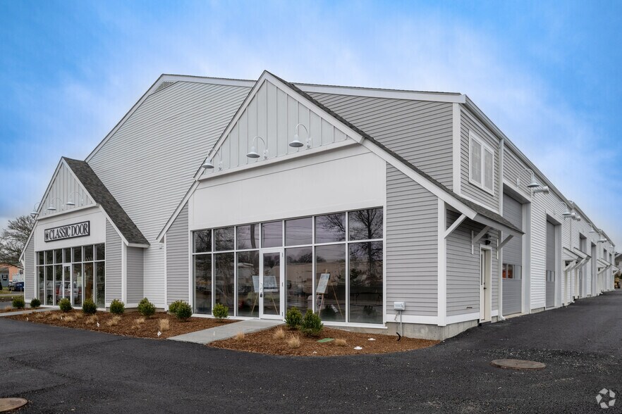 More Photos Of 300 Coddington Hwy, Middletown Warehouse For Lease