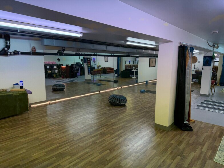 More Photos Of 73 Canal St, Millbury Showroom For Lease