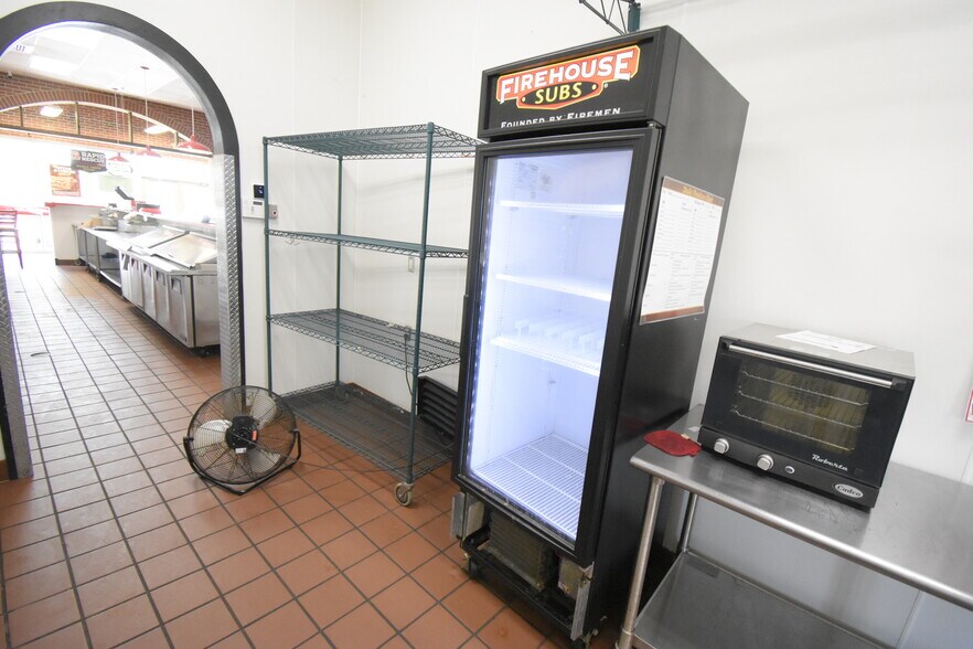 More Photos Of 253 N Bypass 35, Alvin Storefront For Lease