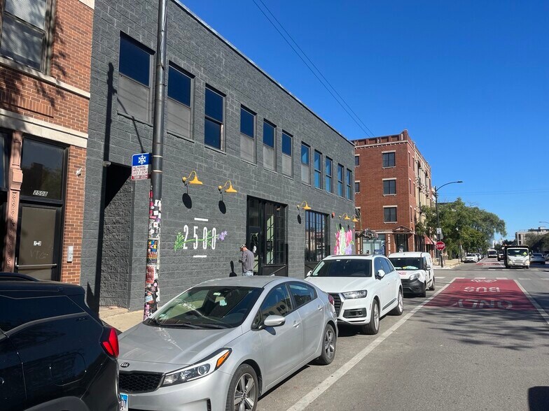 More Photos Of 2500 W Chicago Ave, Chicago Storefront For Lease