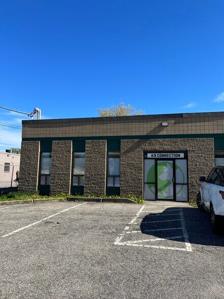 More Photos Of 60 Minnesota Ave, Warwick Warehouse For Lease