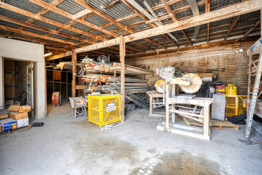 More Photos Of 1402 Hoefgen Ave, San Antonio Warehouse For Sale