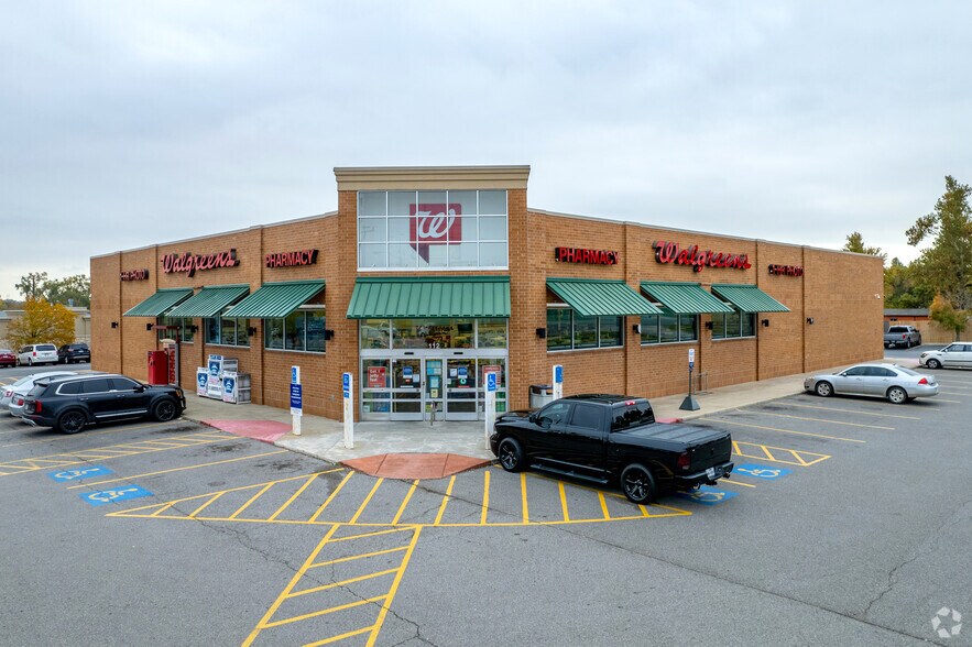 Primary Photo Of 112 E Ok-152, Mustang Drugstore For Sale