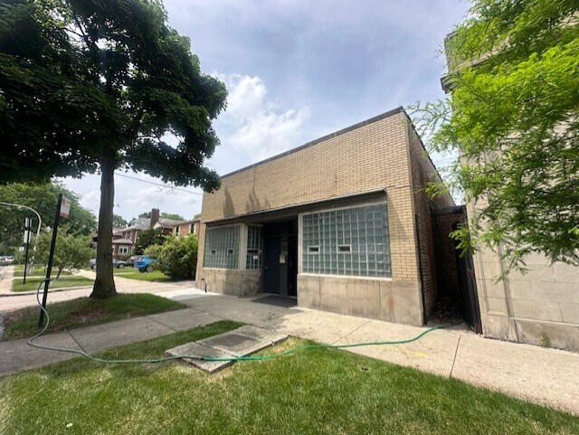 More Photos Of 7108 S Oglesby Ave, Chicago General Retail For Lease