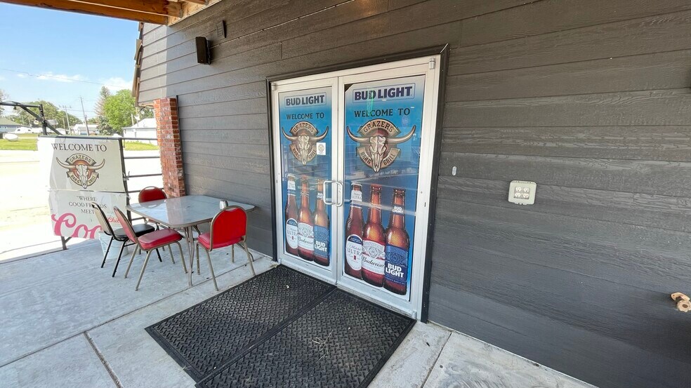 More Photos Of 208 W Arnold Ave, Arnold Restaurant For Sale