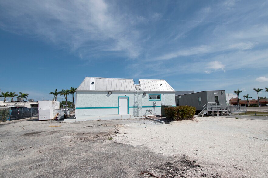 More Photos Of 4535 Tamiami Trl, Port Charlotte Office For Lease