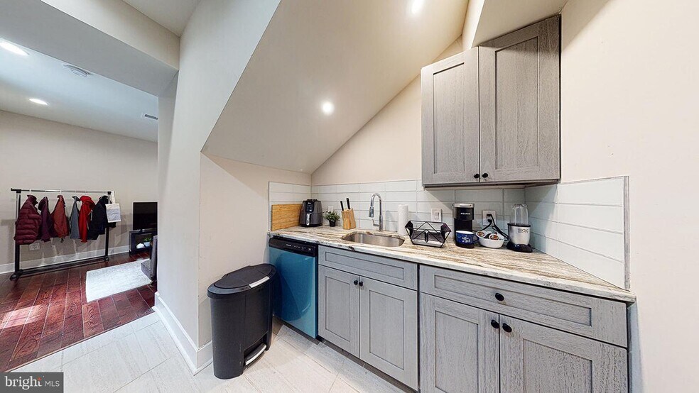 More Photos Of 46 S 44th St, Philadelphia Apartments For Sale