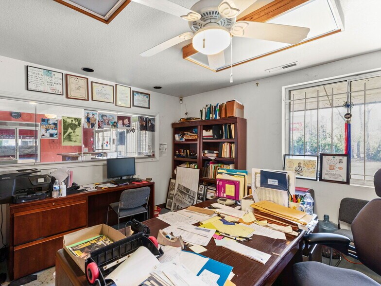More Photos Of 11702 NE Halsey St, Portland Freestanding For Sale