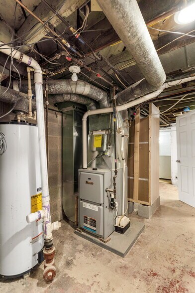 More Photos Of 565 S Meridian Rd, Youngstown Freestanding For Sale