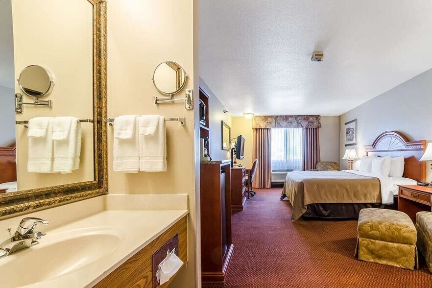 More Photos Of 1420 W 3rd St, Alliance Hotel For Sale