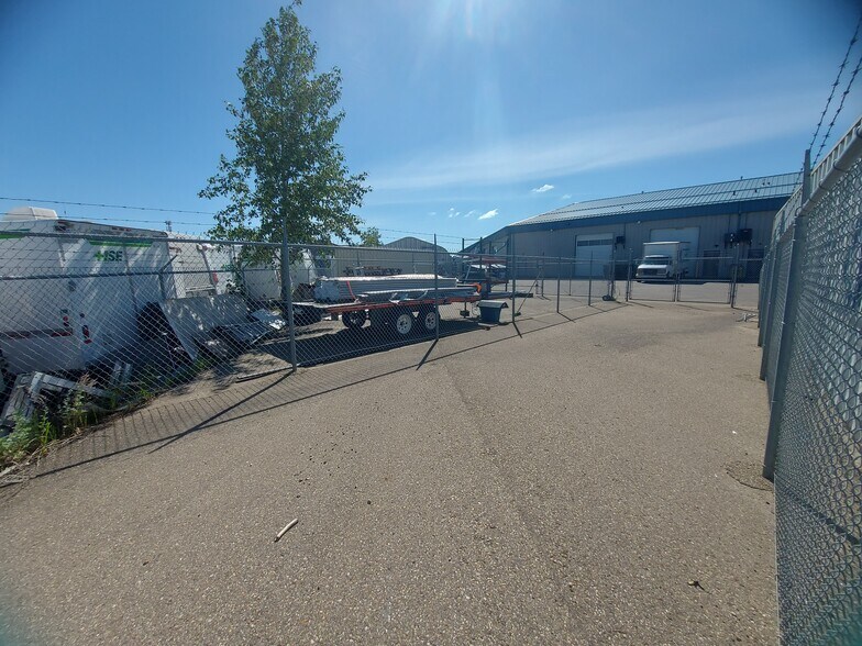 More Photos Of 7471 Edgar Industrial Bnd, Red Deer Warehouse For Lease