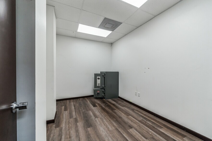 More Photos Of 4405 S US Highway 1, Fort Pierce Auto Dealership For Lease