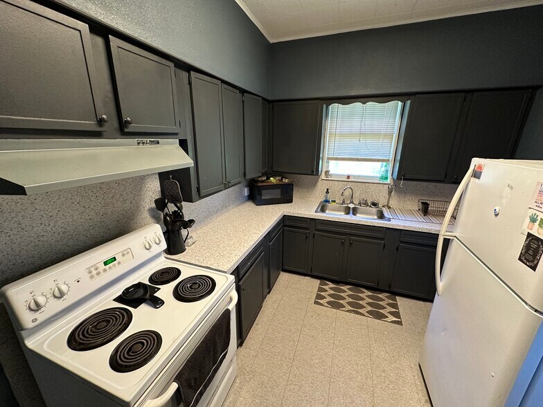 More Photos Of 620 N 5th St, Silsbee Flex For Sale