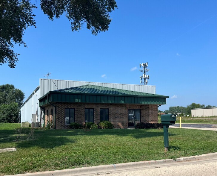 More Photos Of 1180 Atlantic Dr, West Chicago Warehouse For Lease