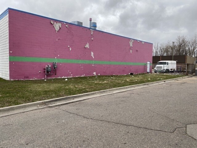 More Photos Of 14021 E 10 Mile Rd, Warren Service For Sale