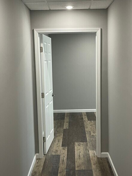 More Photos Of 615 Colonial Park Dr, Roswell Loft Creative Space For Lease