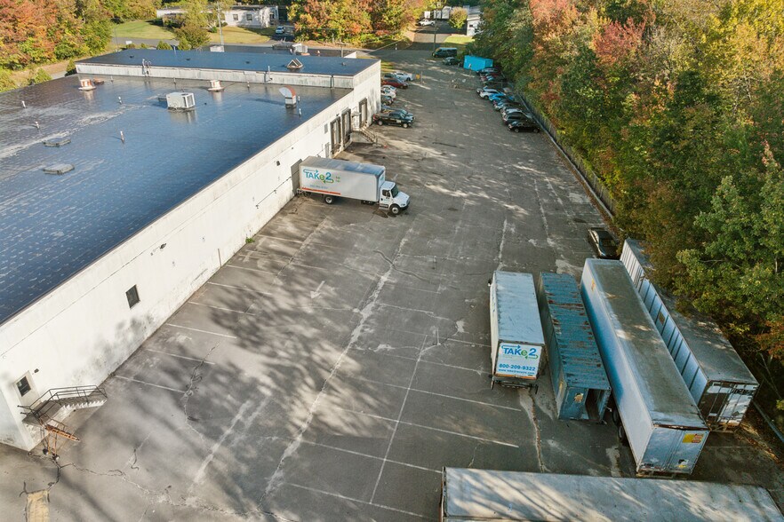 More Photos Of 122 Avenue of Industry, Waterbury Distribution For Sale