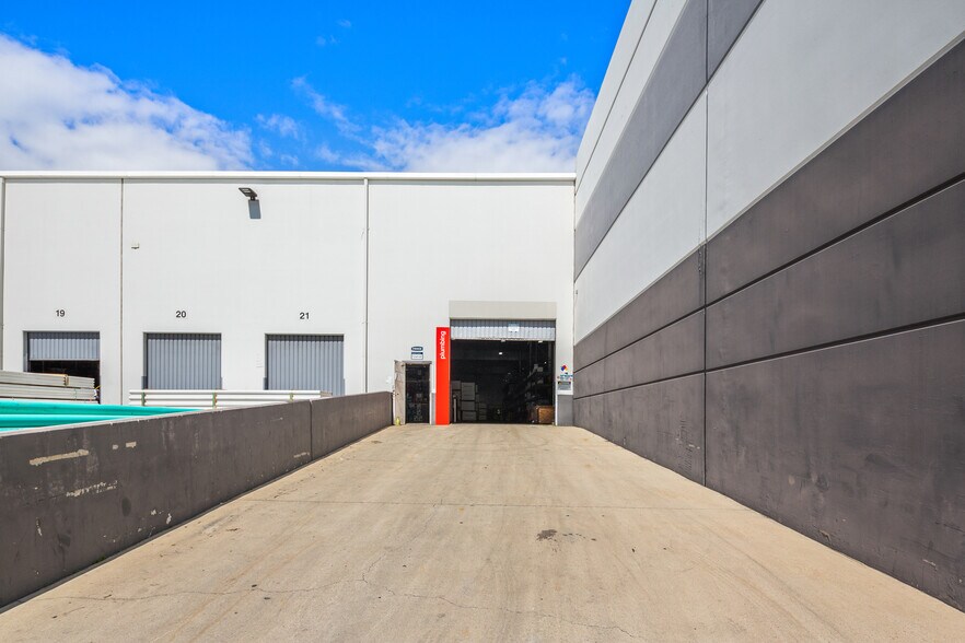 More Photos Of 10509 Business Dr, Fontana Warehouse For Lease