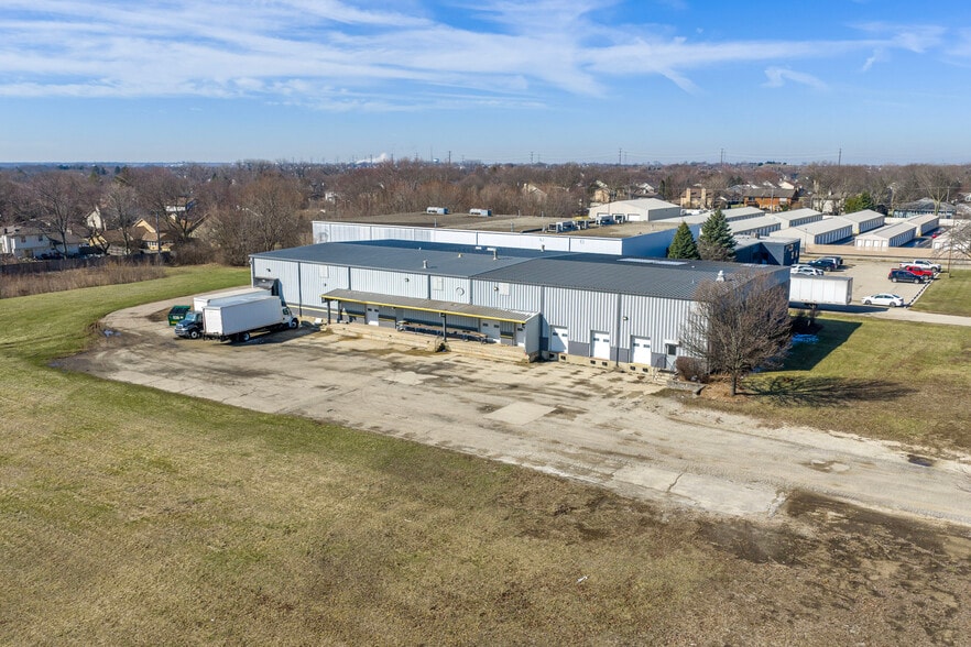 More Photos Of 1005 Geneva St, Shorewood Warehouse For Lease