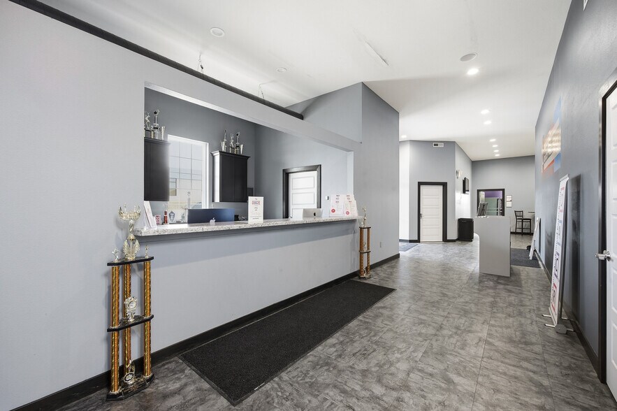 More Photos Of 4820 Armar Dr SE, Cedar Rapids Office For Sale