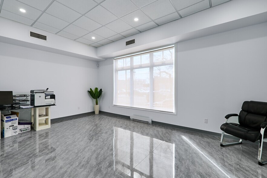 More Photos Of 1120 Boul Du Curé-Labelle, Blainville Office For Lease