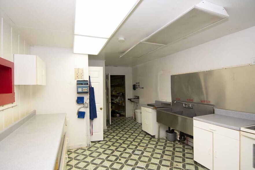More Photos Of 4830 Highland Trl, Alderson General Retail For Sale