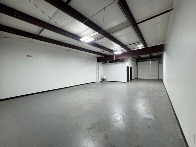 More Photos Of 465 Maltbie St, Lawrenceville Light Distribution For Lease