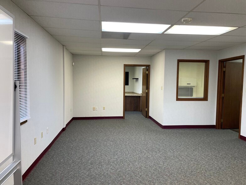 More Photos Of 19605 E 40 Hwy, Independence Warehouse For Sale