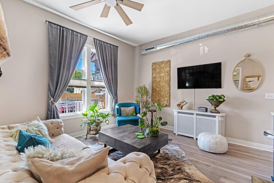 More Photos Of 518,520 S 6th St, Milwaukee Hospitality For Sale