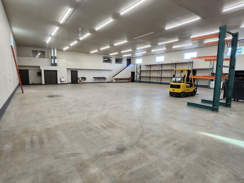 More Photos Of 10157 N Taryne St, Hayden Warehouse For Lease