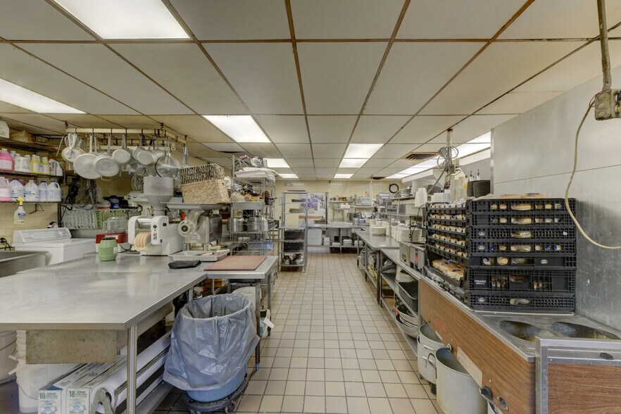 More Photos Of 502 Dixie Hwy, Beecher Restaurant For Sale