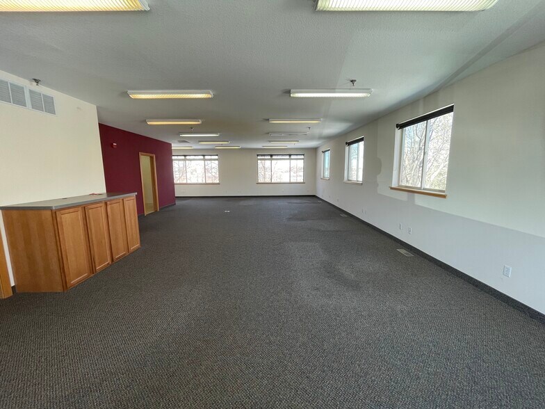 More Photos Of 13951-13959 W Preserve Blvd, Burnsville Loft Creative Space For Lease