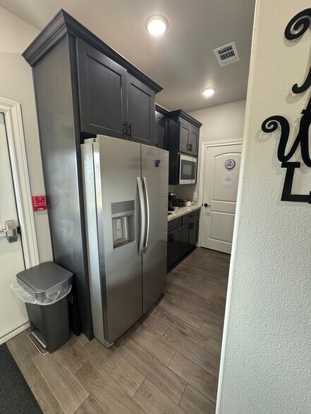 More Photos Of 105 Canyon Lake Cir, Lumberton Office For Sale