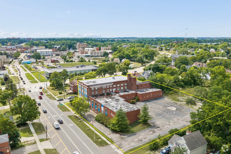 More Photos Of 131 University Dr, Pontiac Health Club For Sale