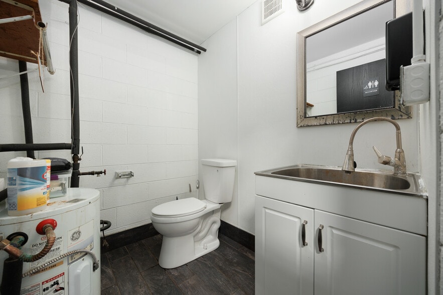 More Photos Of 1245 Memory Ln, Columbus Warehouse For Lease