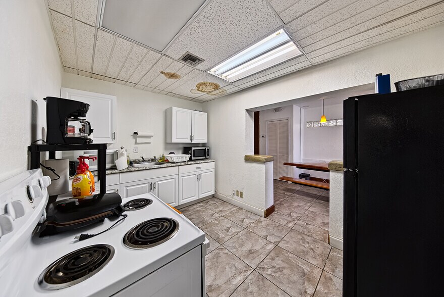 More Photos Of 936-940 NW 1st St, Fort Lauderdale Warehouse For Sale