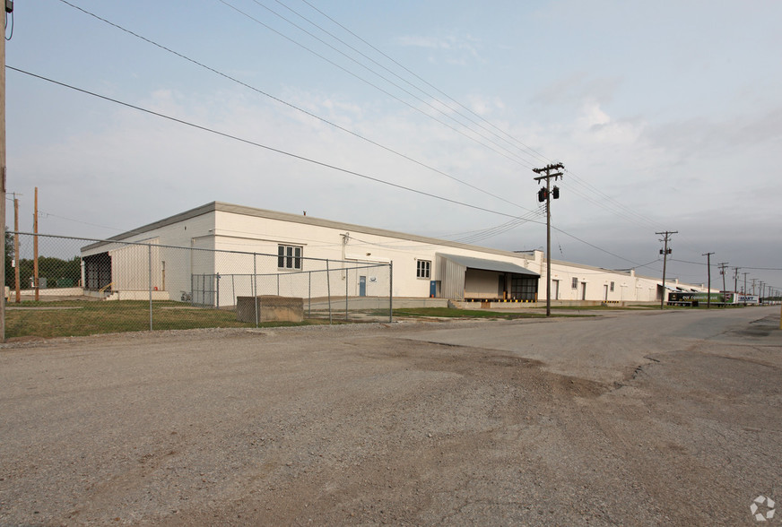 Primary Photo Of 7215 SW Topeka Blvd., Bldg. 2703, Topeka, KS 66619, Topeka Warehouse For Lease