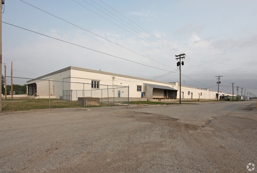 Primary Photo Of 7215 SW Topeka Blvd., Bldg. 2703, Topeka, KS 66619, Topeka Warehouse For Lease