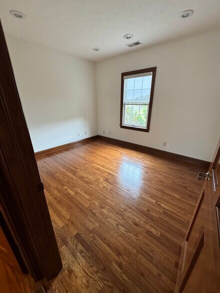 More Photos Of 109 Chase Dr, Hurricane Office For Lease